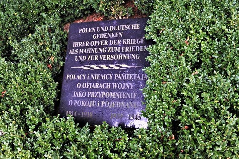 Pomnik Poległych (4).JPG