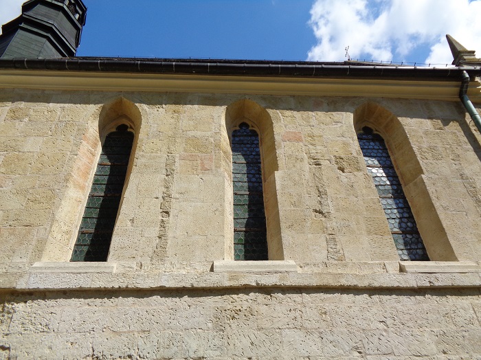 Stara Zagosc kosciol prezbiterium gotyckie okna.JPG