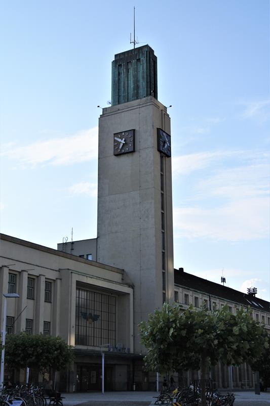 Modernistyczna wieża wodna (1).JPG