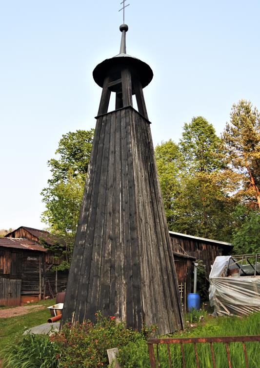 Drewniana dzwonnica (2).JPG
