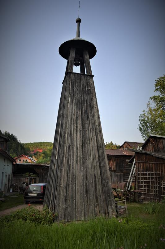 Drewniana dzwonnica (3).JPG