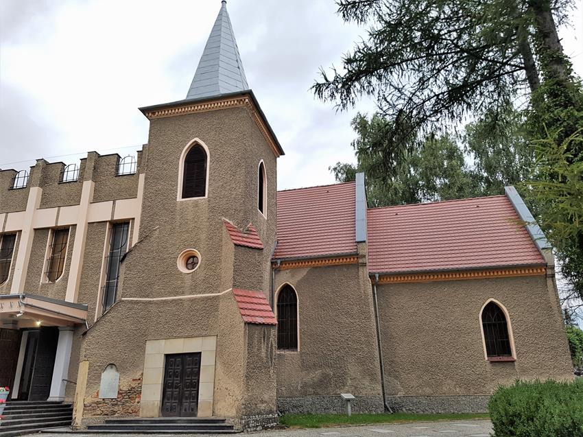 Piława Górna - kościół (1).jpg