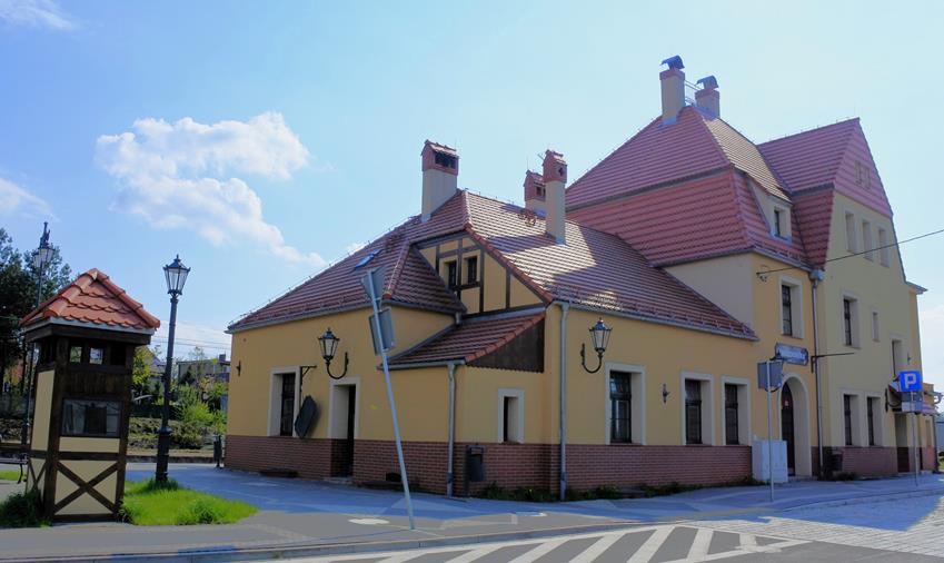 Twardogóra - dworzec kolejowy (2).JPG