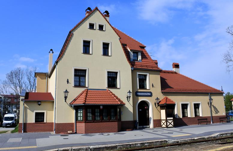 Twardogóra - dworzec kolejowy (5).JPG