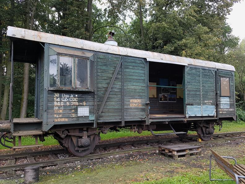 Zlaté Hory - stare wagony kolejowe (2).jpg