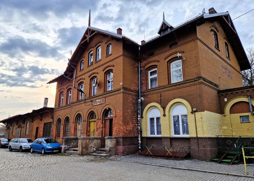 Bolków - stacja kolejowa i dworzec (5).jpg