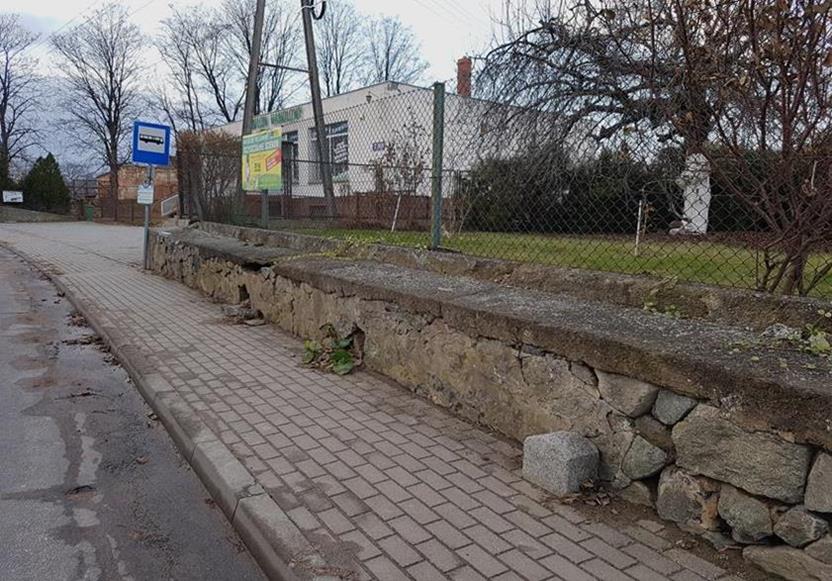 Braszowice - słupek drogowy (2).jpg