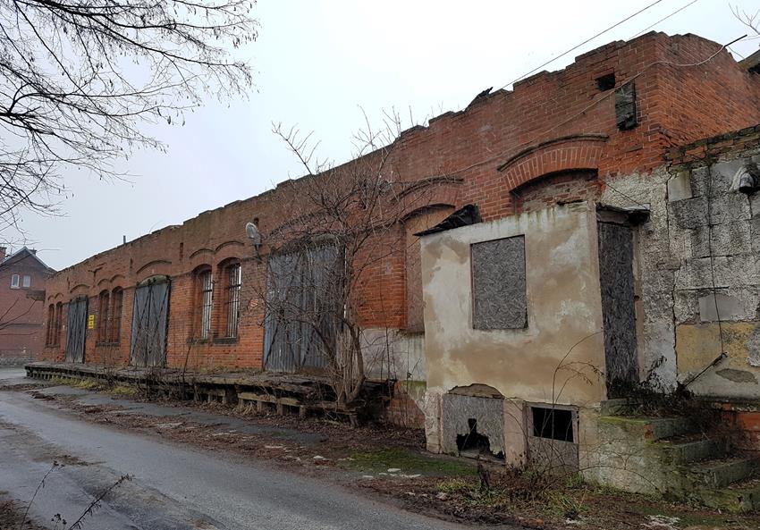 Ruiny magazynu kolejowego (13).jpg