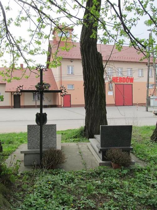 Hebdów - stary cmentarz parafialny (10).JPG