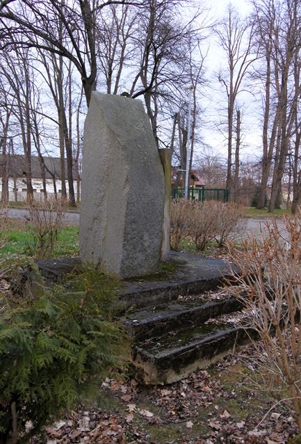 Pomnik Poległych nad rzeką (6).JPG