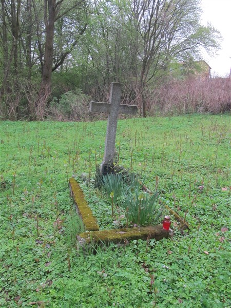 Stary cmentarz w Dziekanowicach (10).JPG