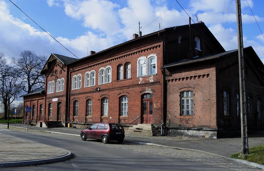 Dworzec kolejowy w Otmuchowie.JPG