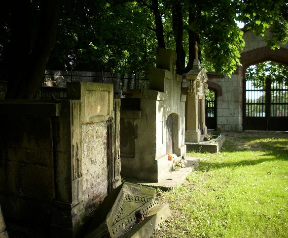 08. Stary Cmentarz w Podgórzu - lipiec 2011 r..JPG