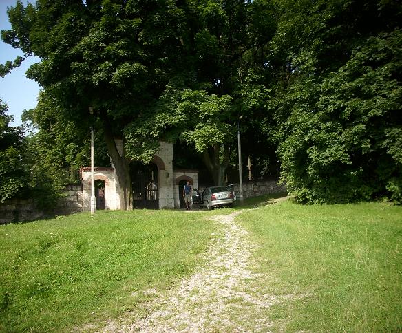 012. Stary Cmentarz w Podgórzu - lipiec 2011 r..JPG