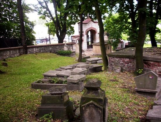 019. Stary Cmentarz w Podgórzu - lipiec 2011 r..JPG