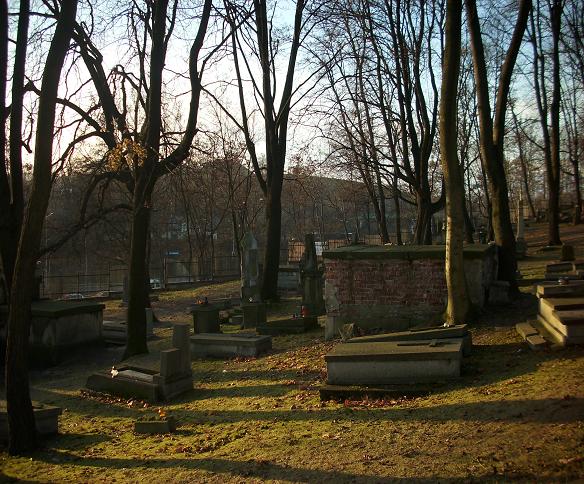 04.  Stary Cmentarz w Podgórzu - grudzień 2011 r..JPG