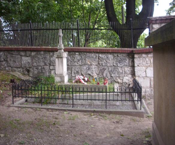 2. Stary Cmentarz w Podgórzu - lipiec 2012 r..JPG