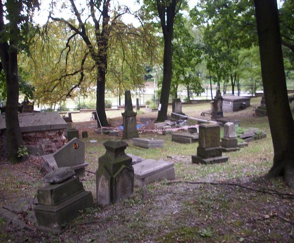 11. Stary Cmentarz w Podgórzu - lipiec 2012 r..JPG