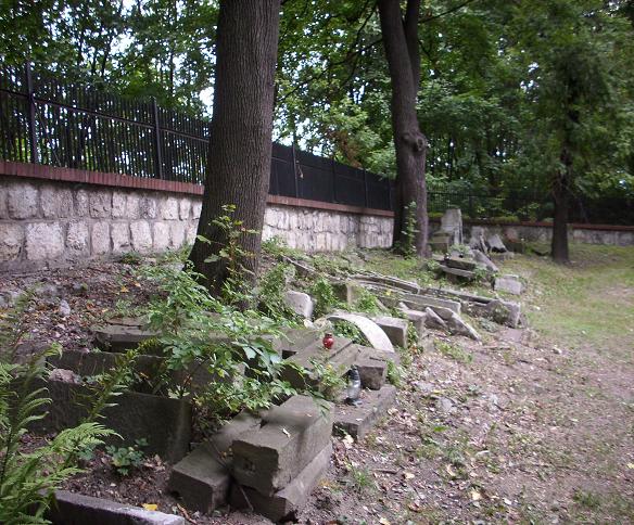 17. Stary Cmentarz w Podgórzu - lipiec 2012 r..JPG