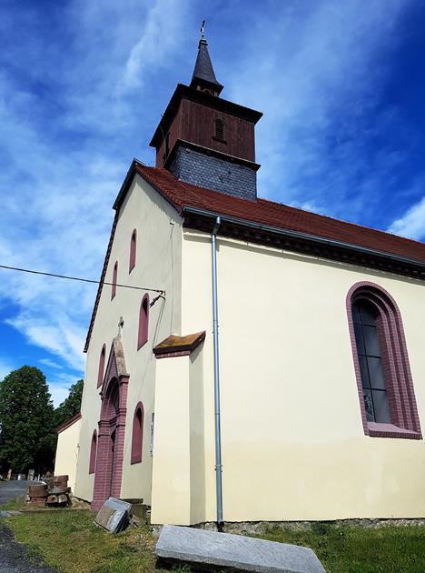 Niemcza - kościół pw. św. Wojciecha, diakonisa (1).jpg