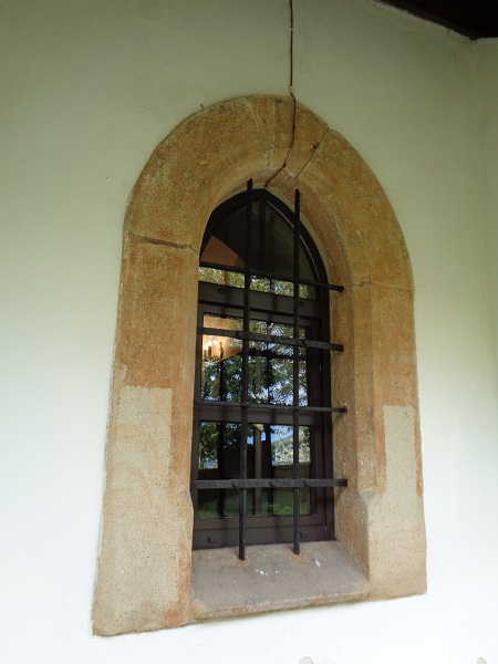 Nowe Rybie kosciol gotyckie okno.JPG