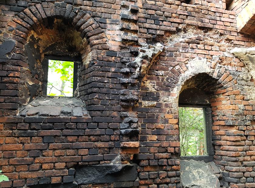 Dobrocin - ruiny kaplicy i mauzoleum (13).jpg