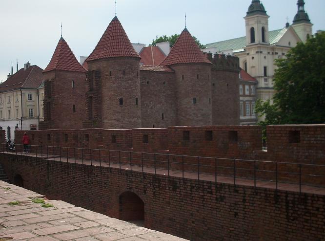 Mury Warszawy -  fosa obok ul. Krzywe Koło.JPG