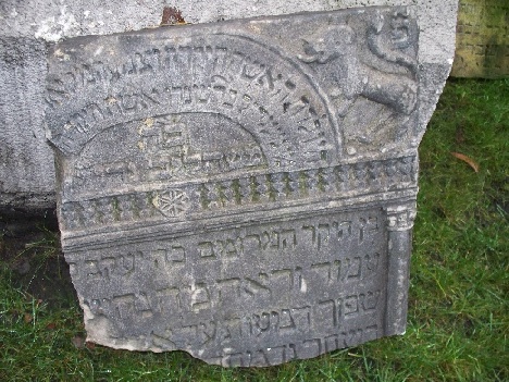 Lapidarium ze starych nagrobków (5).jpg