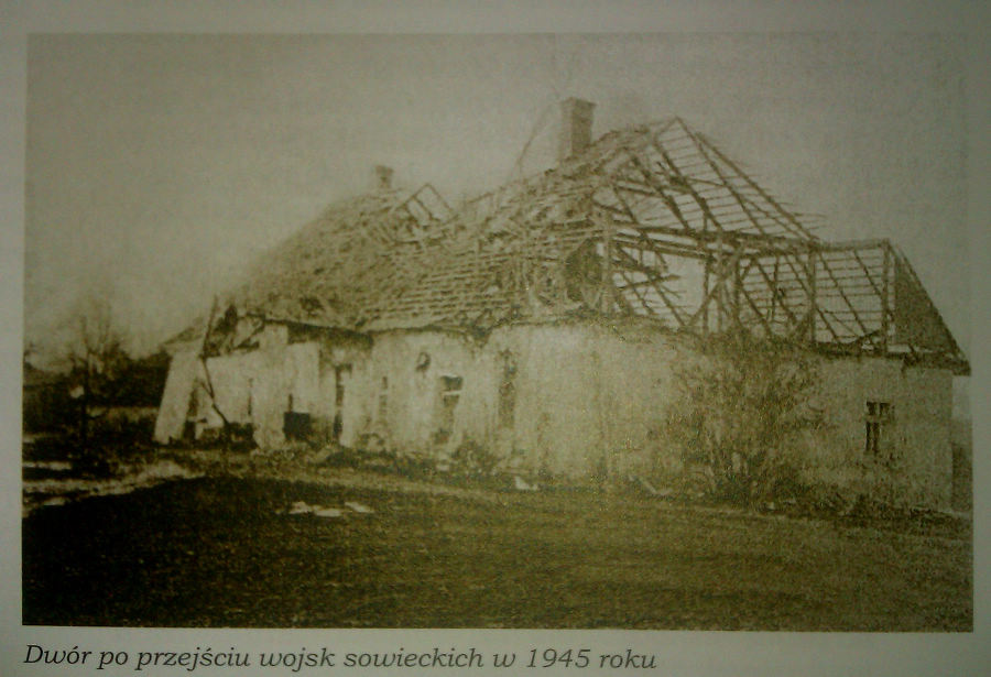 Dwór w Wieruszycach po zniszczeniach w styczniu 1945.jpg