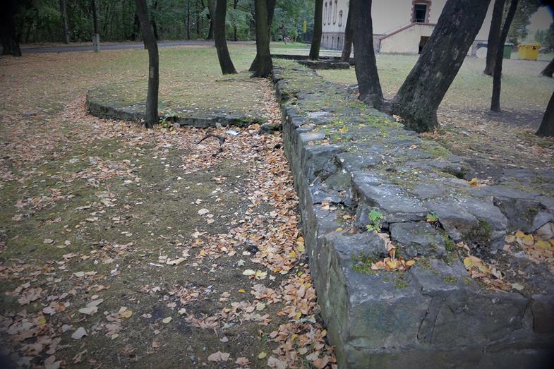 Pozostałości kamiennych murów (5).JPG