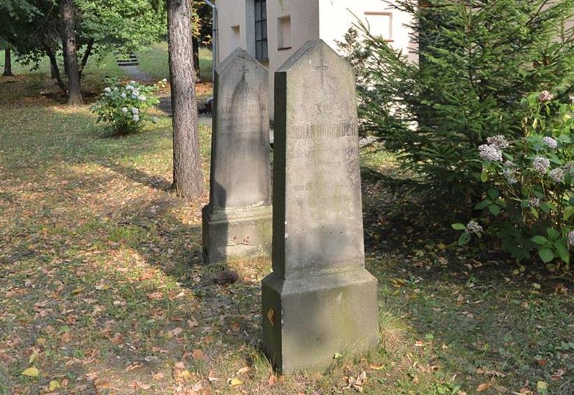 Groby na starym cmentarzu w Żywcu (1).JPG
