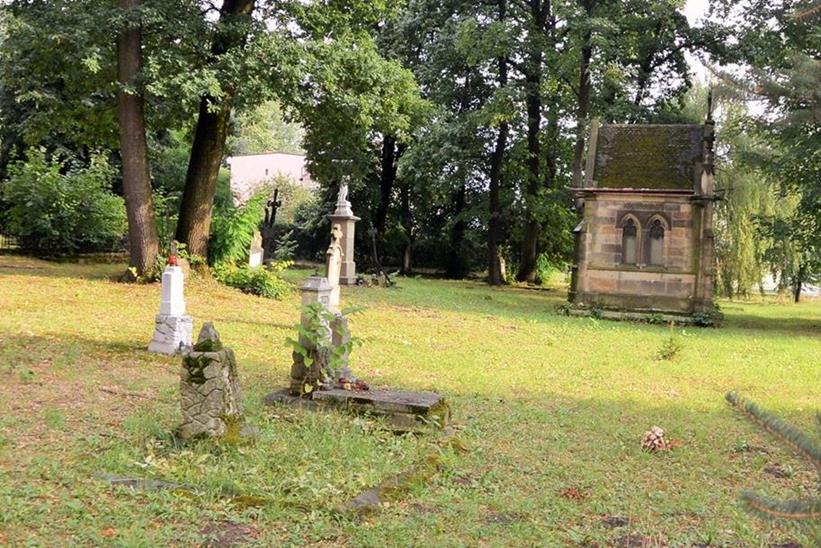 Groby na starym cmentarzu w Żywcu (2).JPG