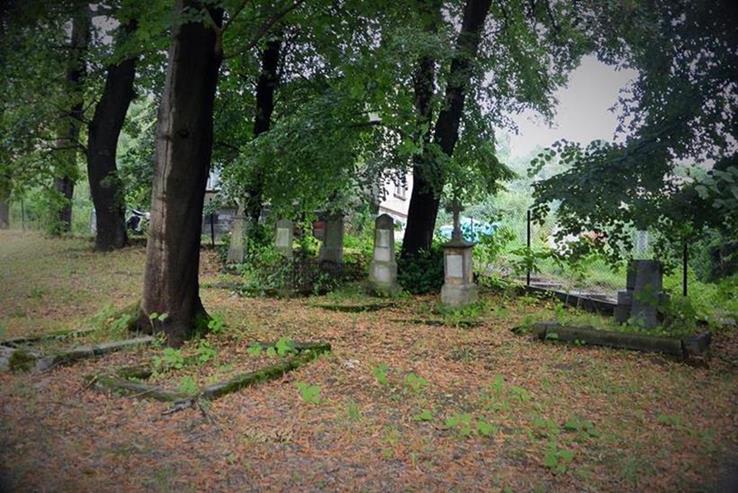 Groby na starym cmentarzu w Żywcu (16).JPG