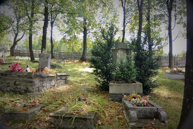 Stary cmentarz w Płokach (4).JPG