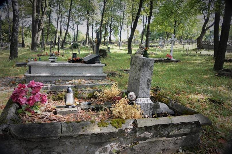 Stary cmentarz w Płokach (5).JPG