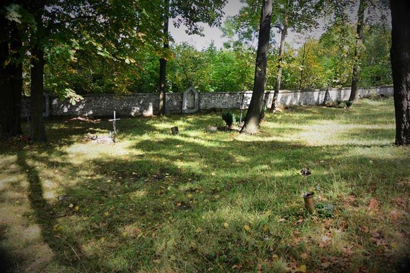 Stary cmentarz w Płokach (6).JPG