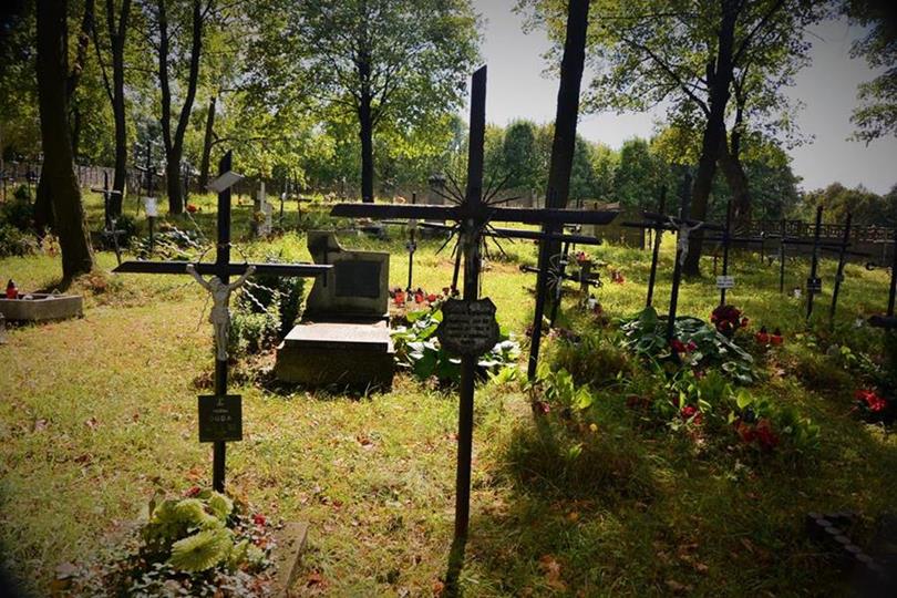Stary cmentarz w Płokach (12).JPG