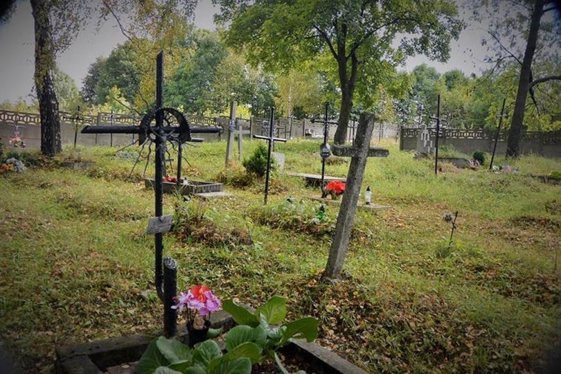 Stary cmentarz w Płokach (17).JPG