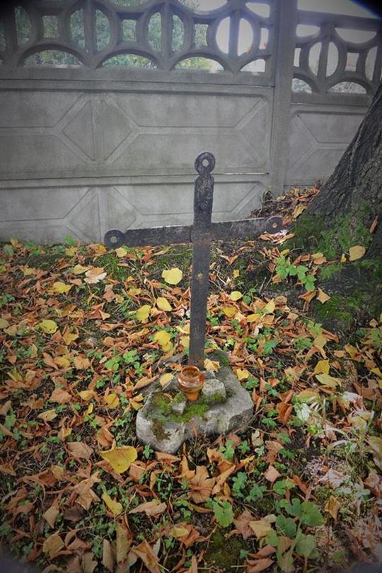Stary cmentarz w Płokach (27).JPG