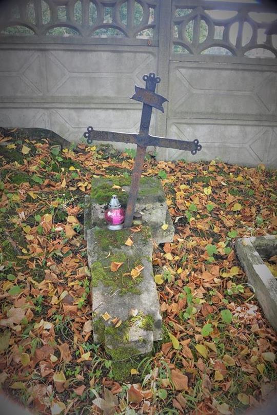 Stary cmentarz w Płokach (28).JPG