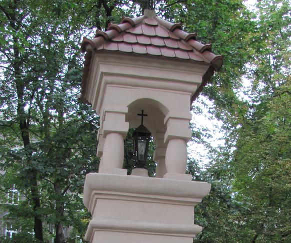 6. Kraków - latarnia umarłych na Plantach.JPG