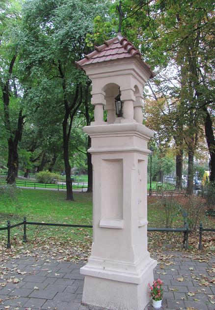 2. Kraków - latarnia umarłych na Plantach.JPG