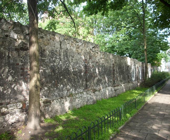 Mur przy ul. Mostowej - fot. 1.JPG