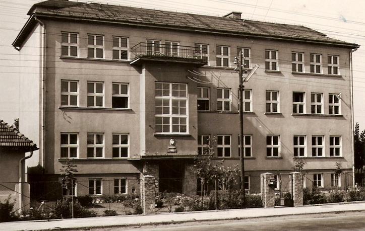 70 lat Liceum Ogólnokształcącego w Gdowie - 1969 r..JPG