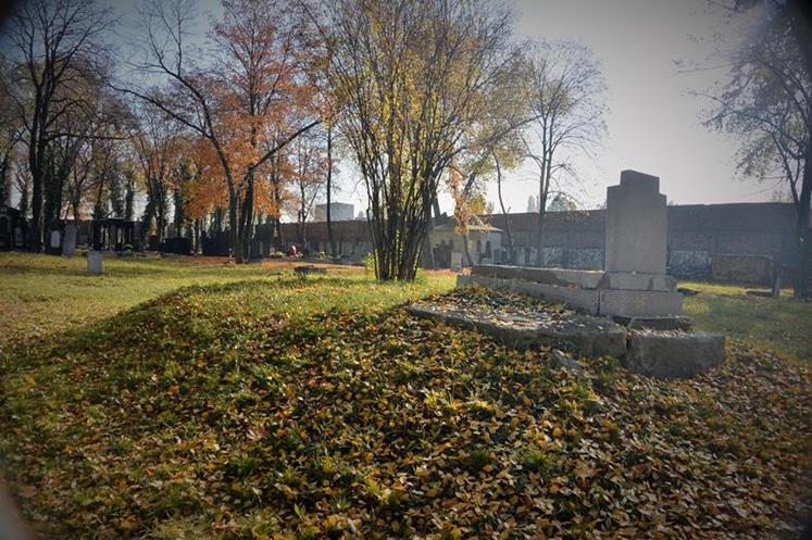 Nadsypane części cmentarza (1).JPG