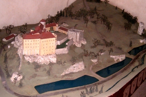 Ekspozycje na zamku w Wisniczu - zamki polskie 2a.jpg