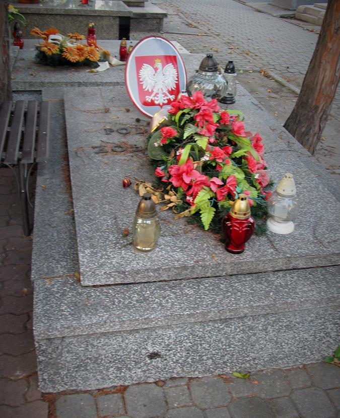 Słomniki - grób Powstańców Styczniowych (2).jpg