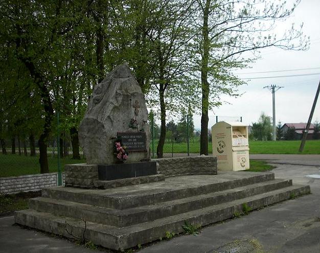 Marszowice gmina Gdów - obelisk.JPG