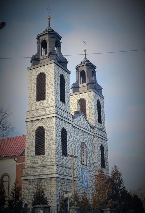 Kroczyce - kościół ze szrapnelem (1).JPG