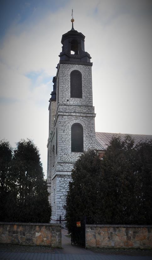 Kroczyce - kościół ze szrapnelem (2).JPG